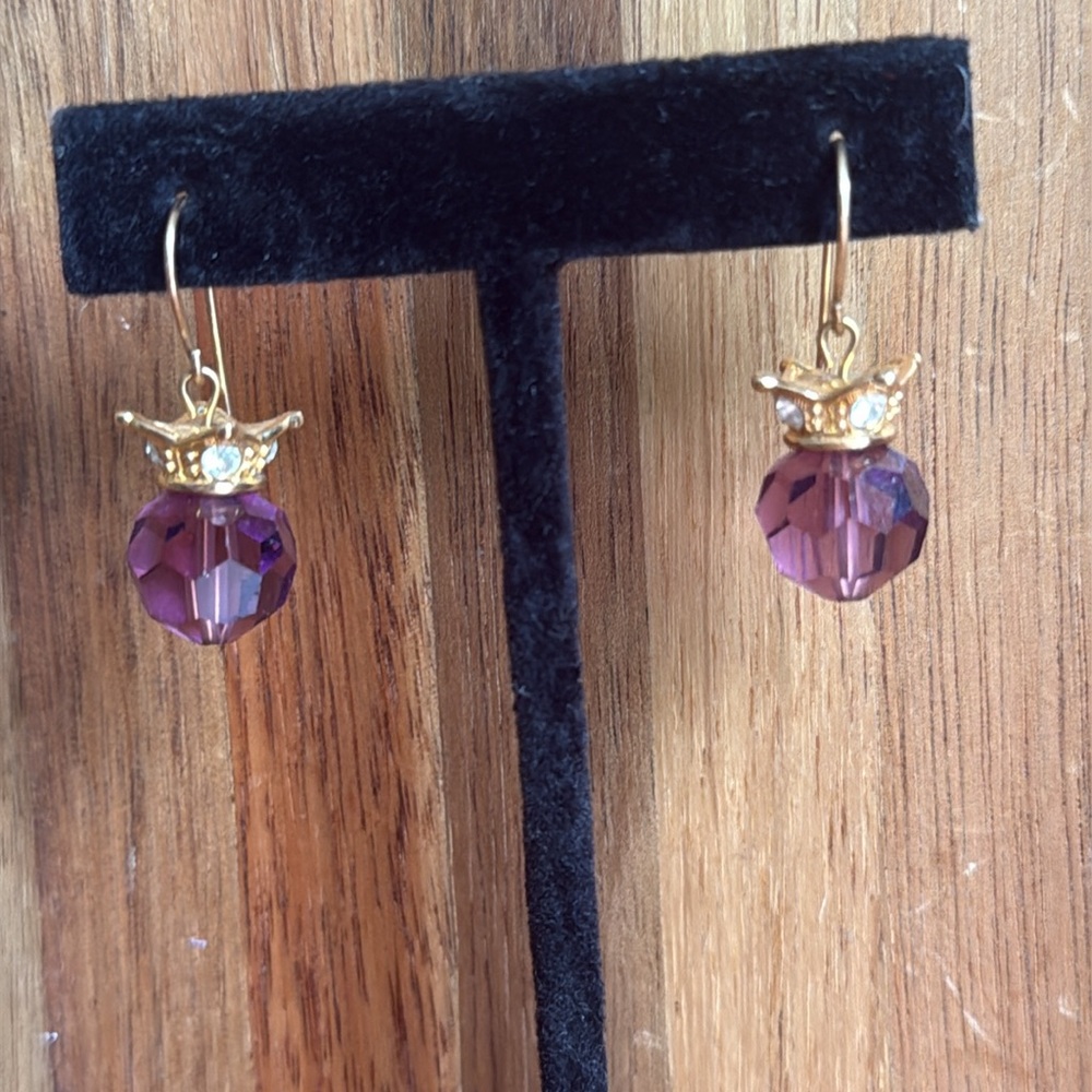 Vintage savvy by SWAROVSKI purple crystal and goldtone earrings